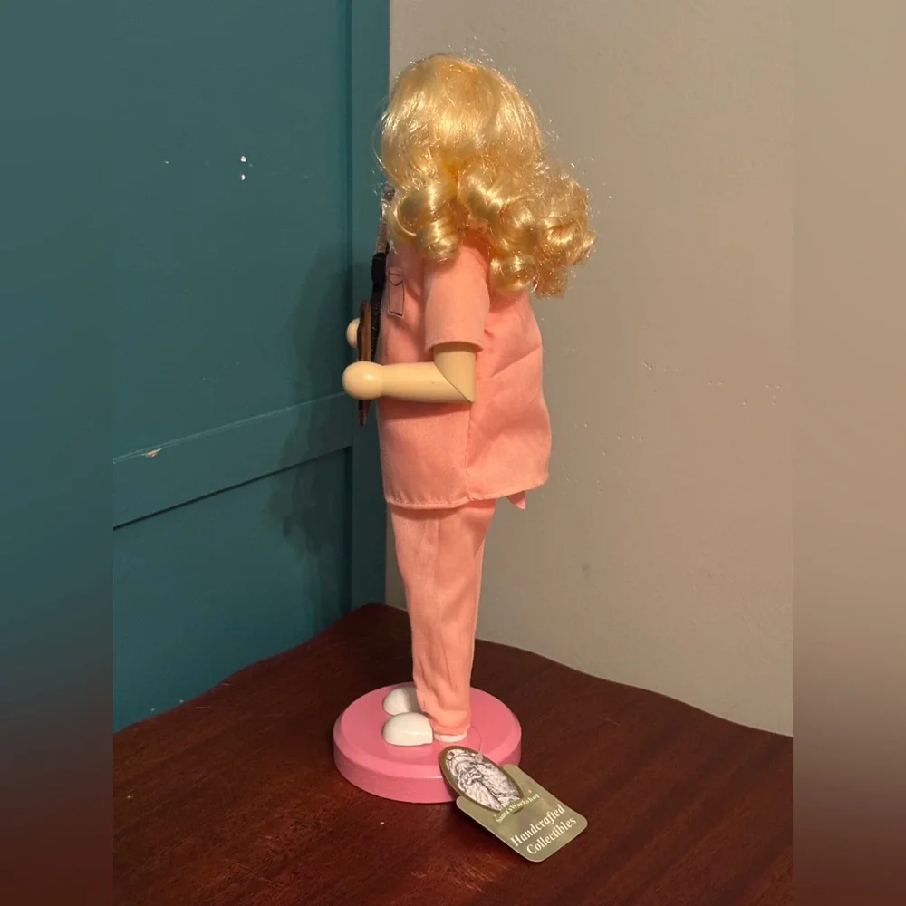 NWT Santa’s Workshop Pink Nurse Decor Nutcracker w/Stethoscope and Clipboard 14” - Picture 4 of 8